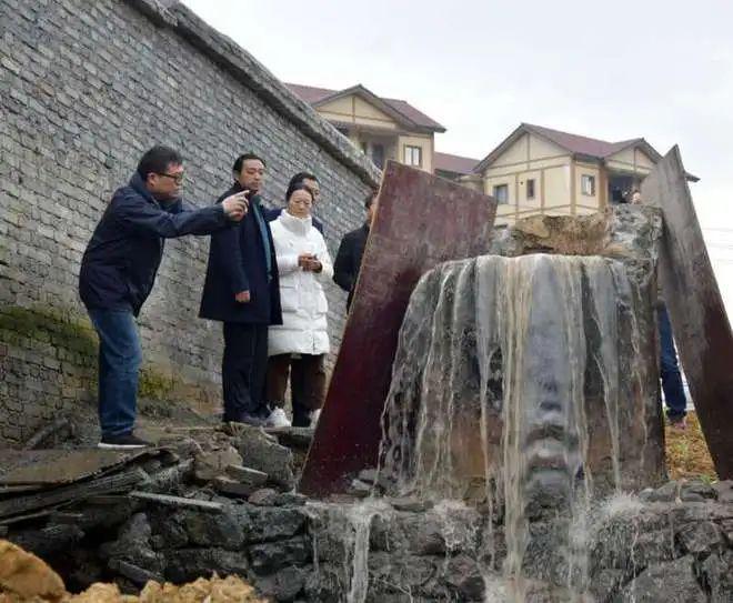 衛(wèi)星有“散光”？洞庭湖被挖2000畝沒發(fā)現(xiàn)！農(nóng)民蓋個牛棚逮個